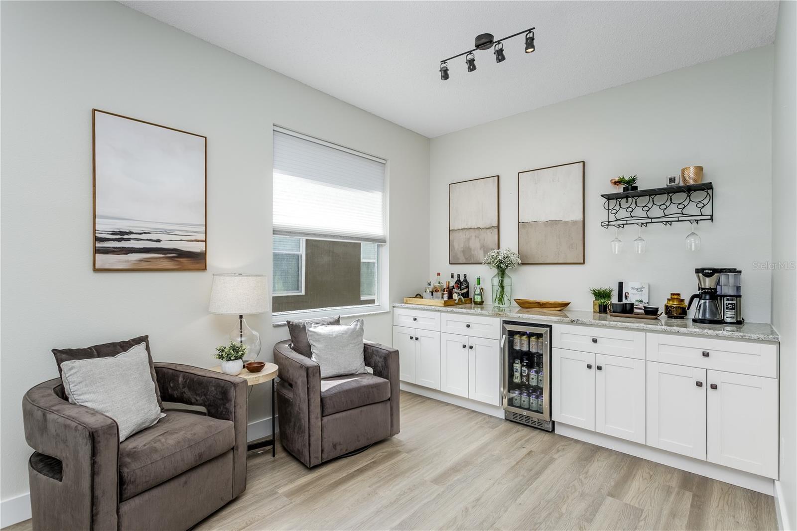 Property Photo: 11837 Derbyshire Drive FL 33626