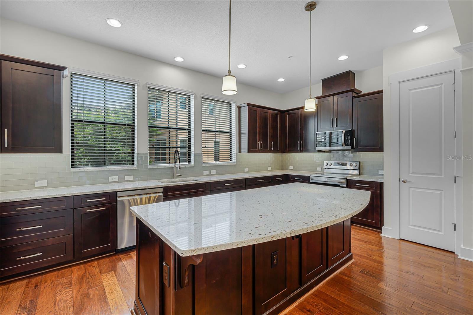 Property Photo: 4562 Lower Park Road FL 32814
