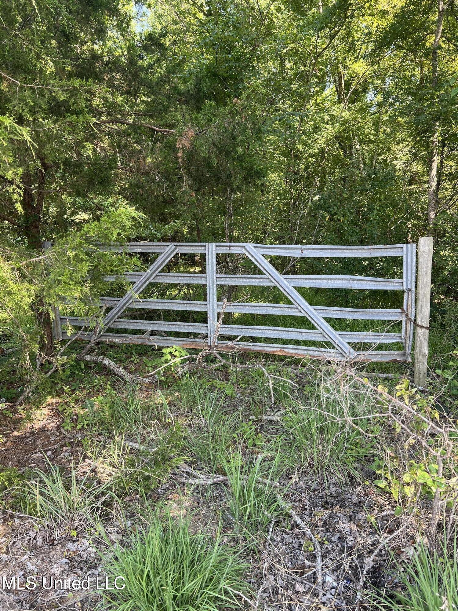 Property Photo:  200 Metra Road  MS 38618 