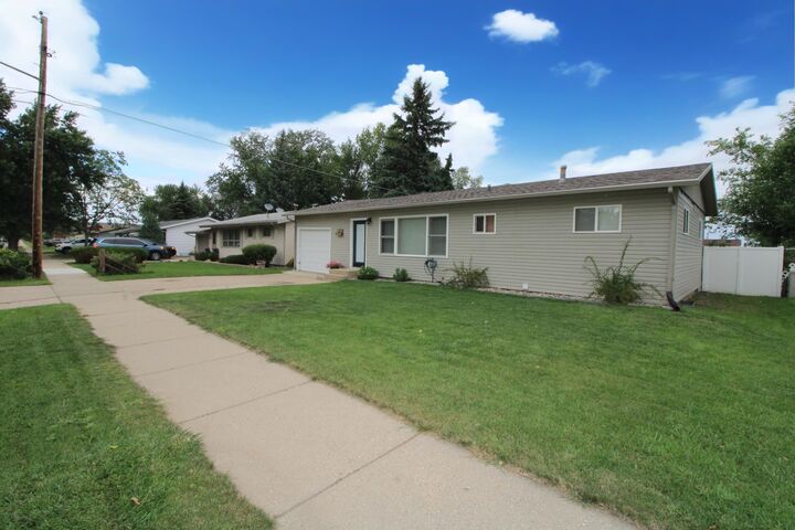 Property Photo:  2524 NW 5th St  ND 58703 