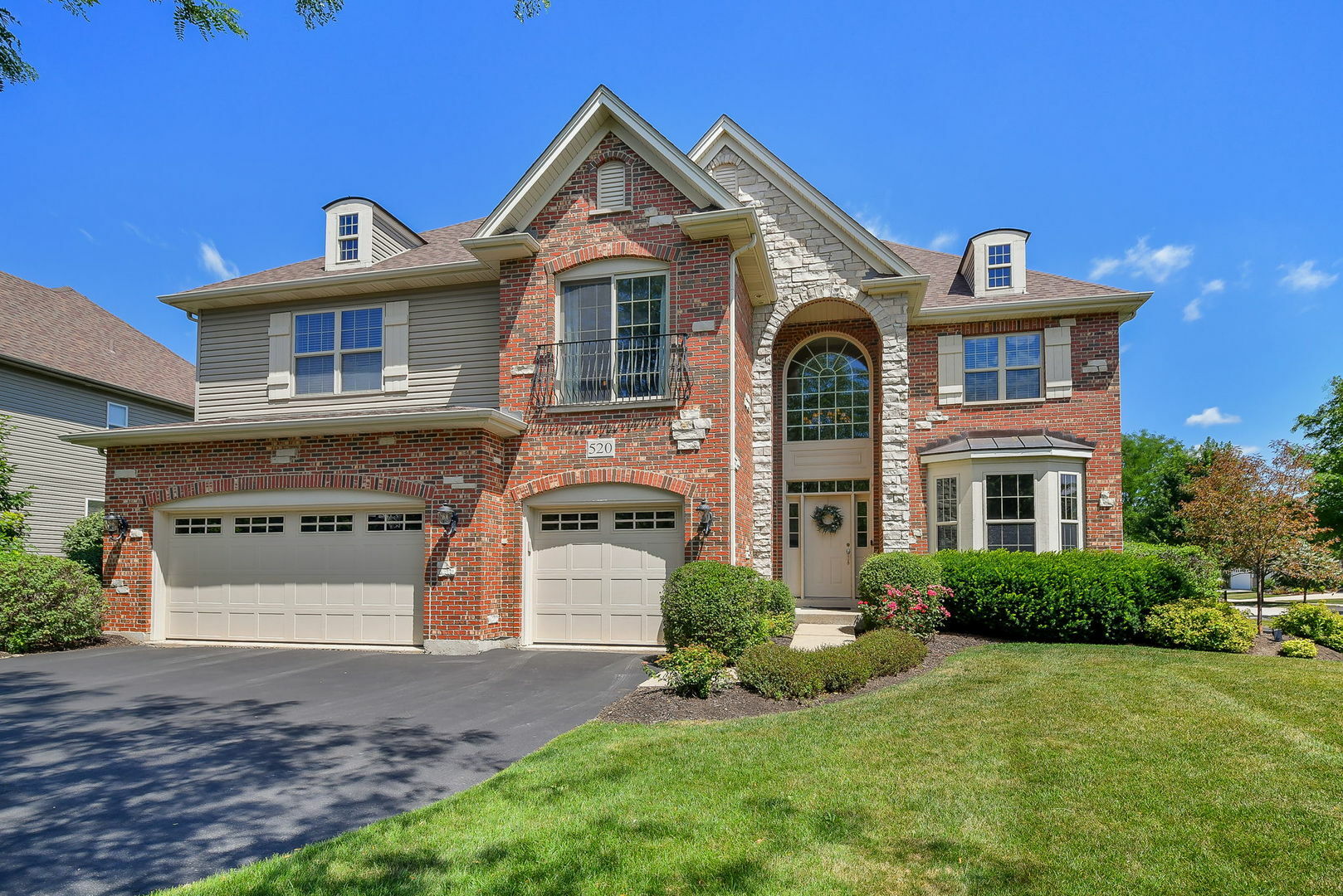 Property Photo: 520 Meadowwood Lane IL 60543