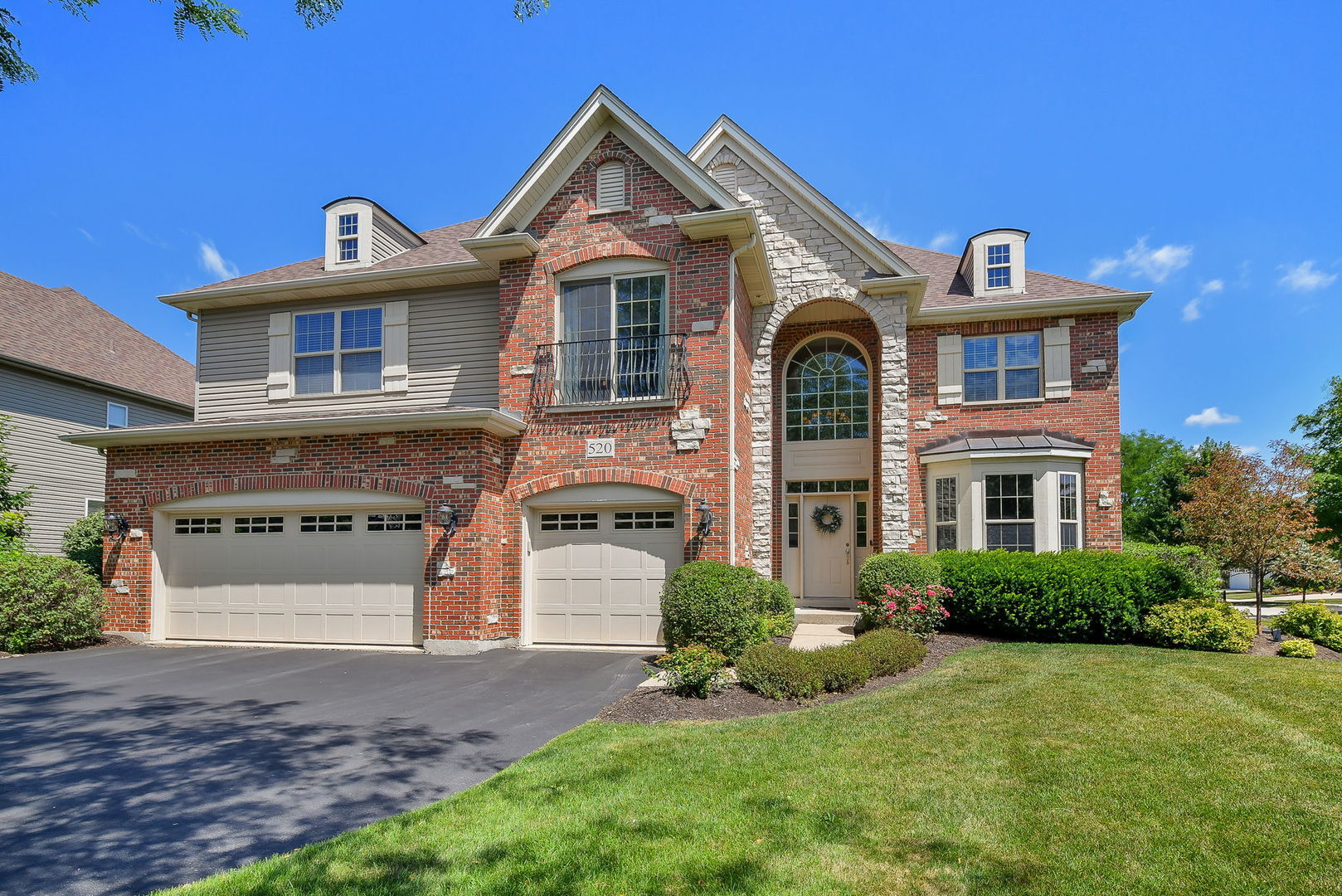 Property Photo:  520 Meadowwood Lane  IL 60543 