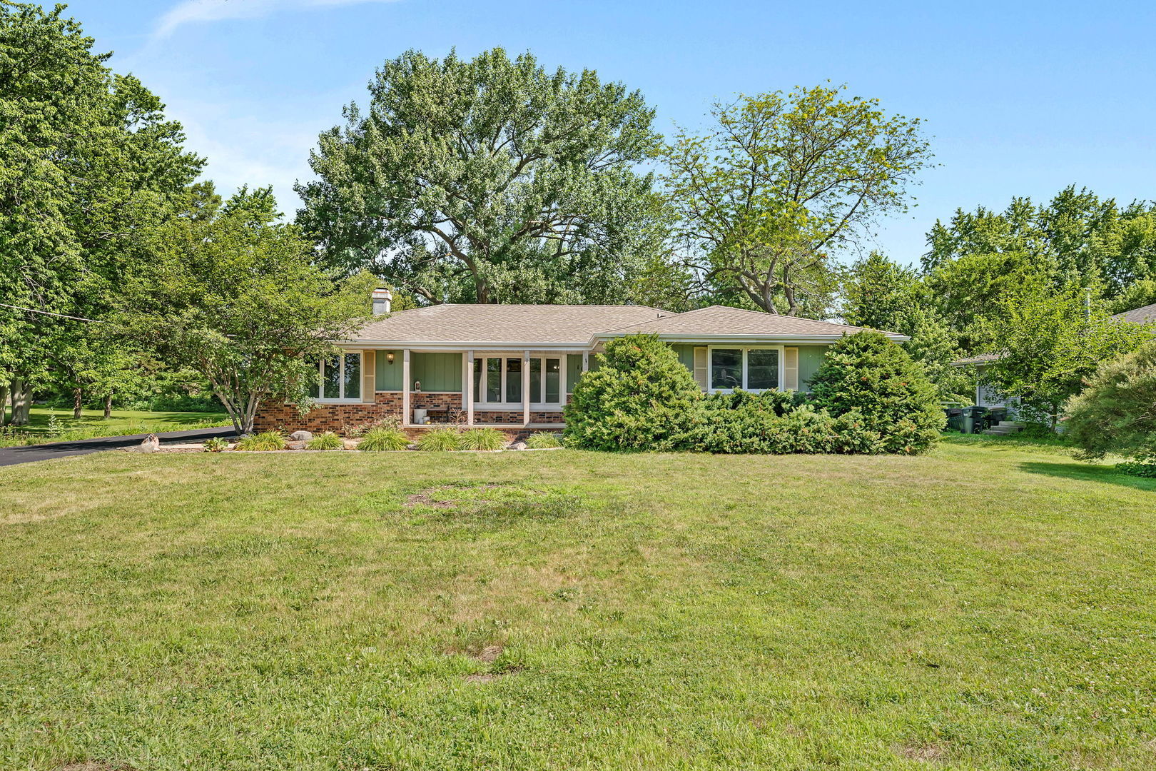 Property Photo: 1020 E 5th Street IL 60416