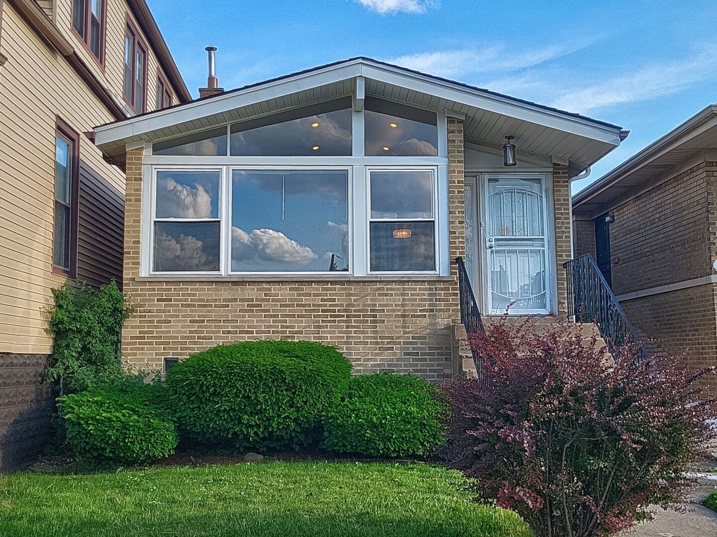 Property Photo: 1747 E 92nd Place IL 60617