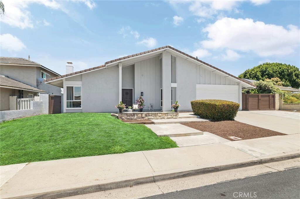 Property Photo: 25521 Rhoda Drive CA 92691