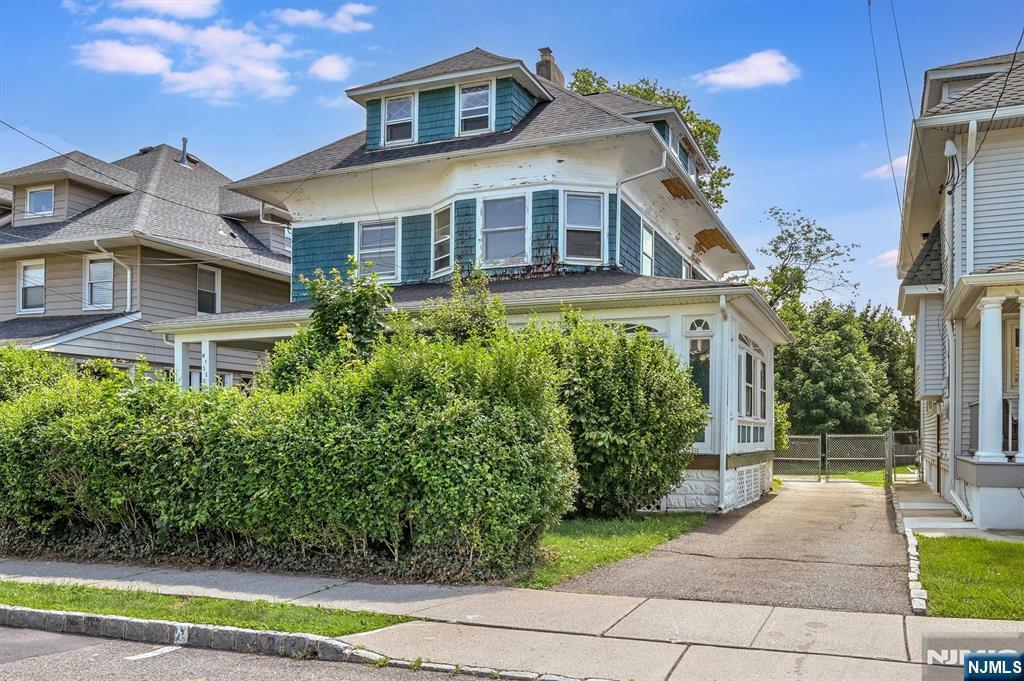 Property Photo:  27 Willow Street  NJ 07042 