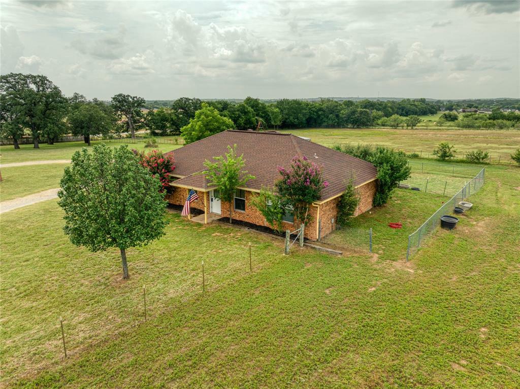 Property Photo: 1300 Knob Road TX 76082