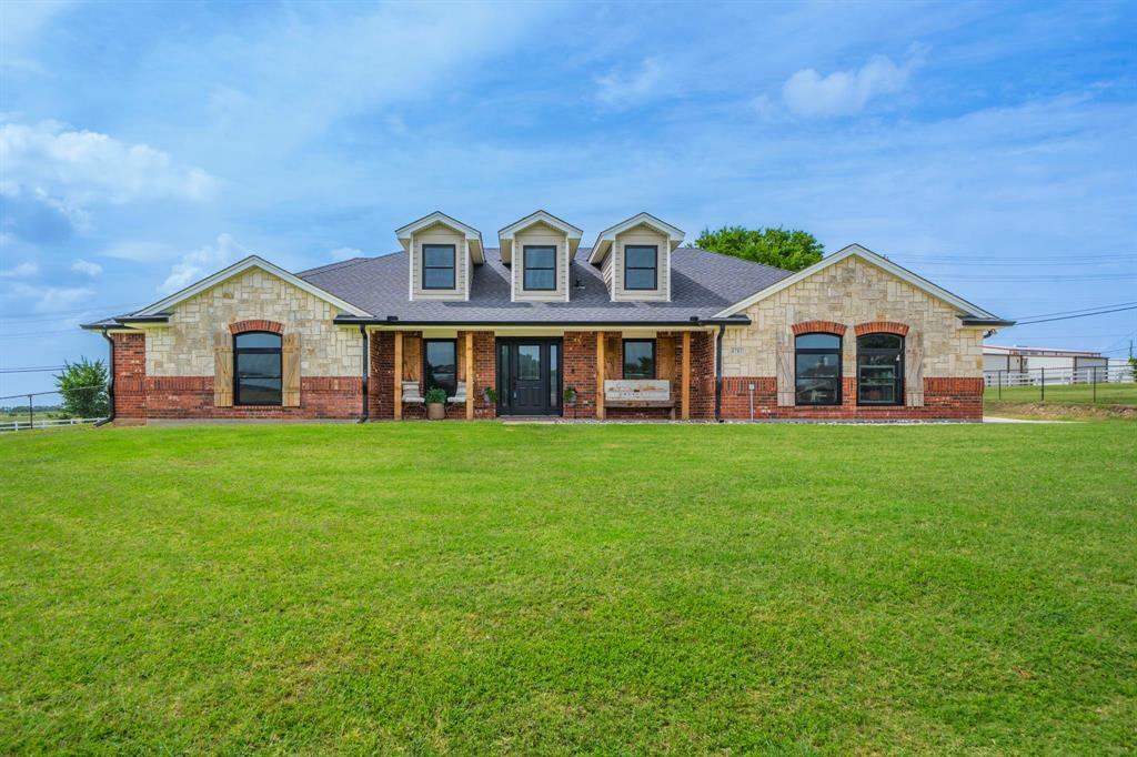 Property Photo: 2717 Rawhide Court TX 76052