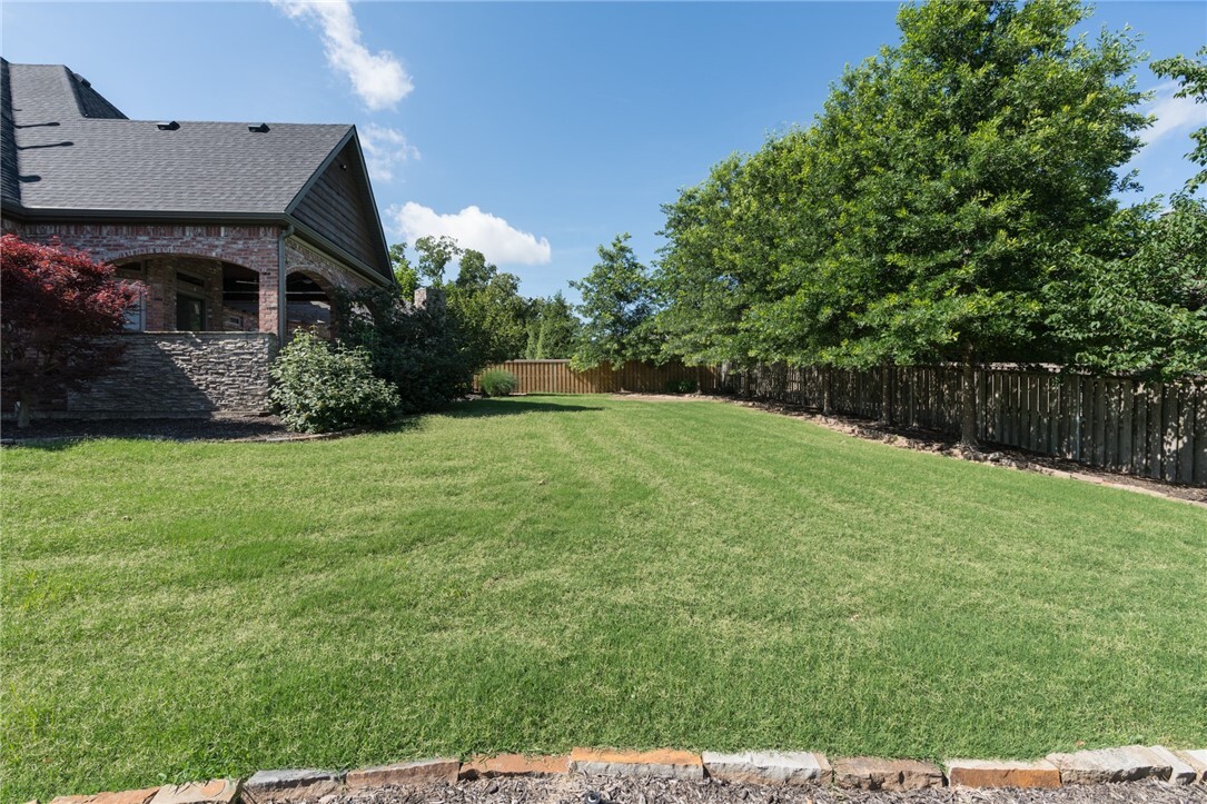 Property Photo: 1611 NE Chapel Hill Drive AR 72712