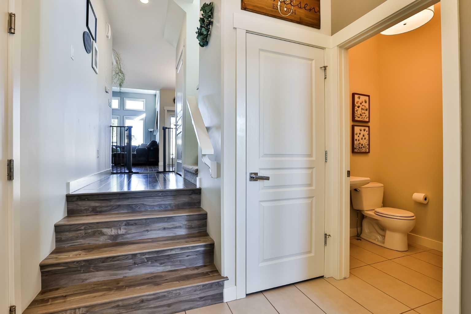Property Photo: 32 Northlander Way W AB T1J 4S7
