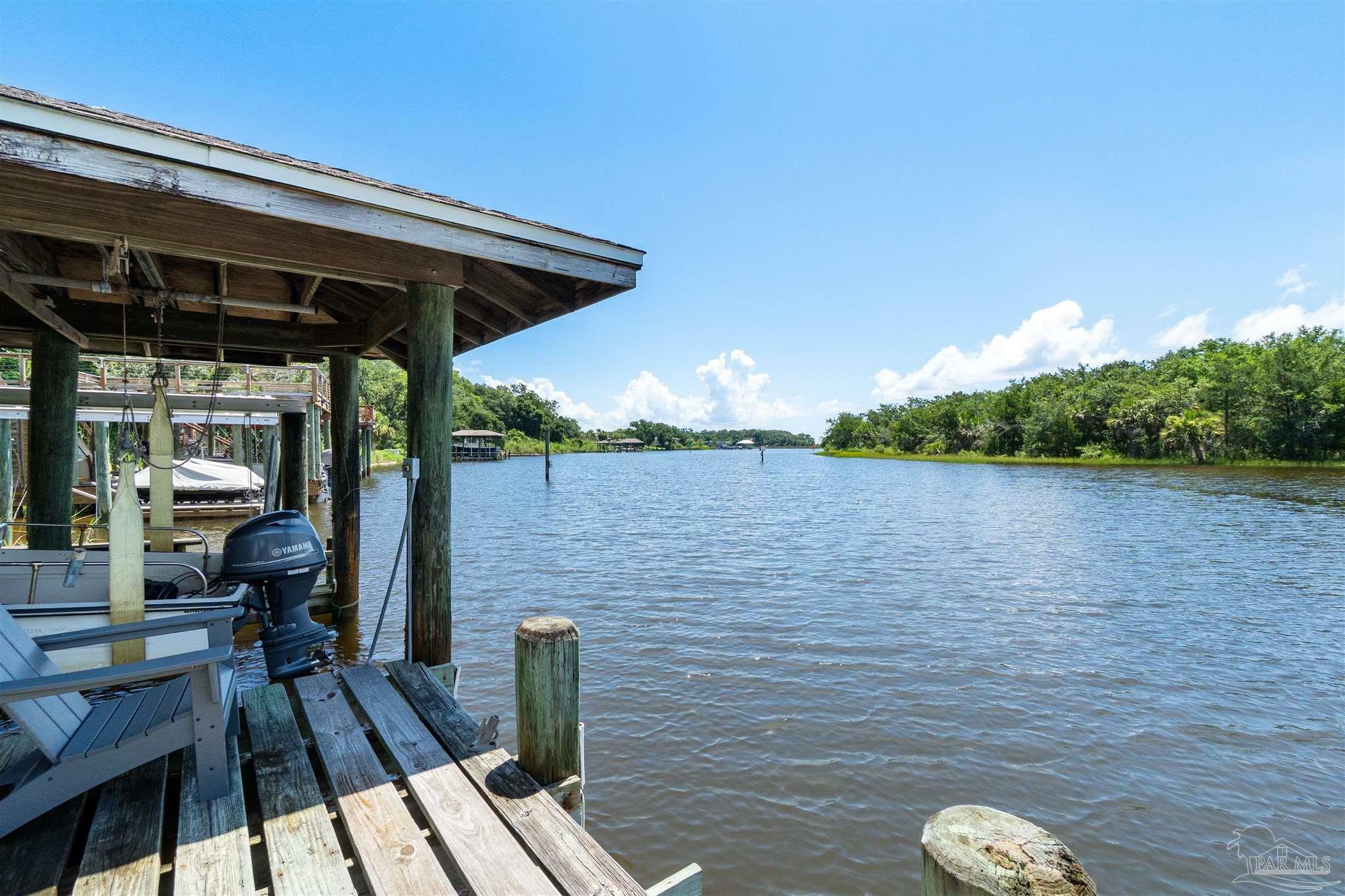 Property Photo: 1725 E La Rua St FL 32501