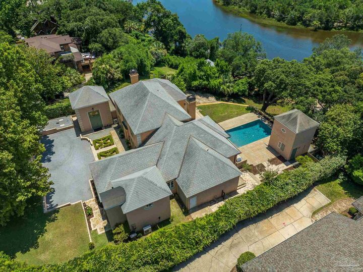 Property Photo:  1725 E La Rua St  FL 32501 