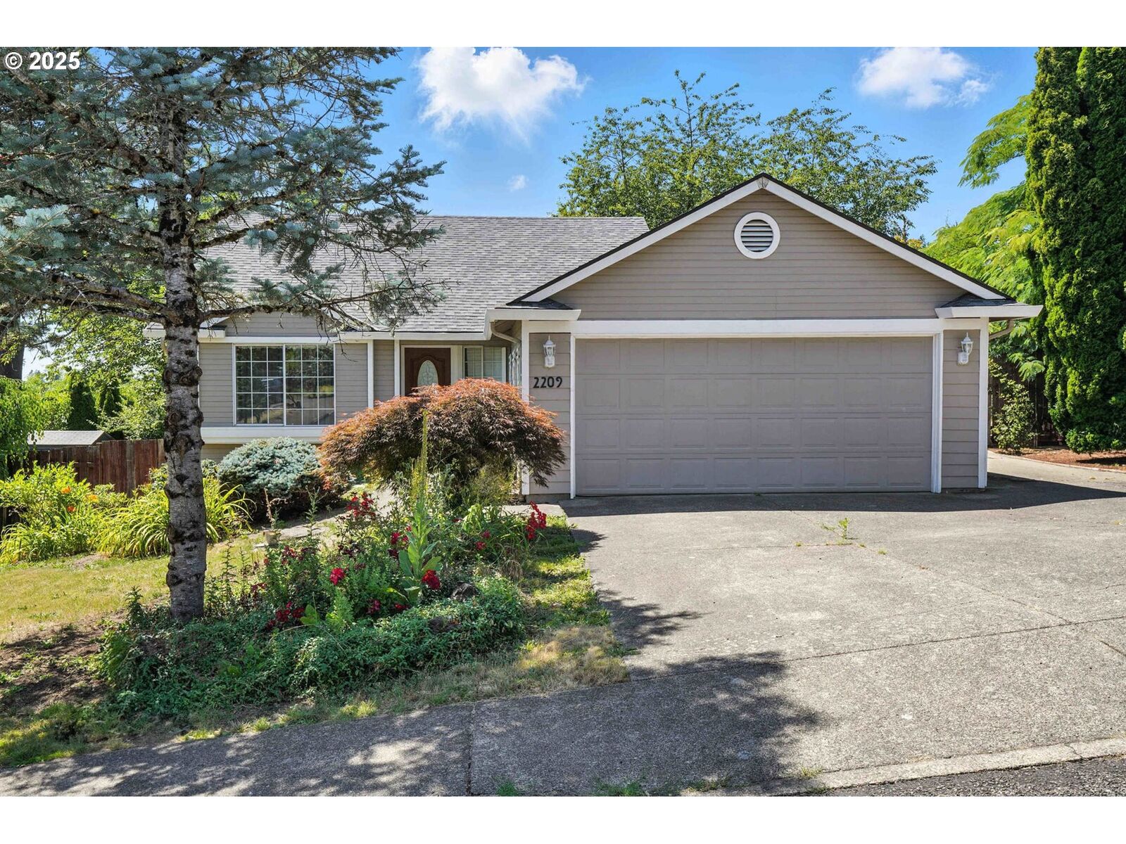 Property Photo: 2209 39th St WA 98671