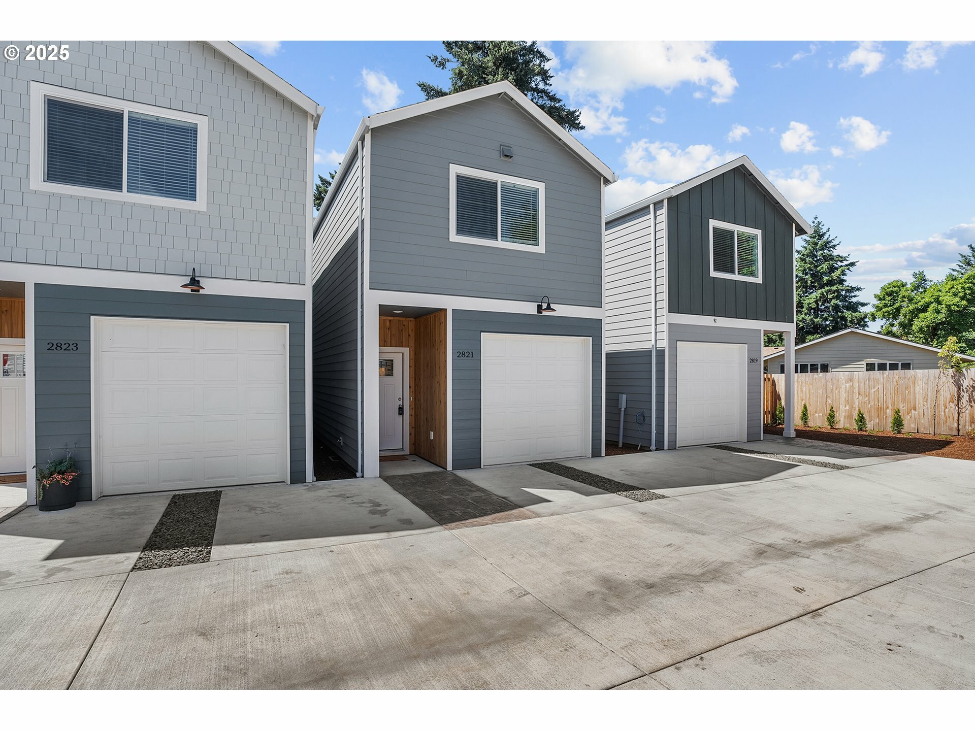 Property Photo:  2821 SE 145th Ave  OR 97236 