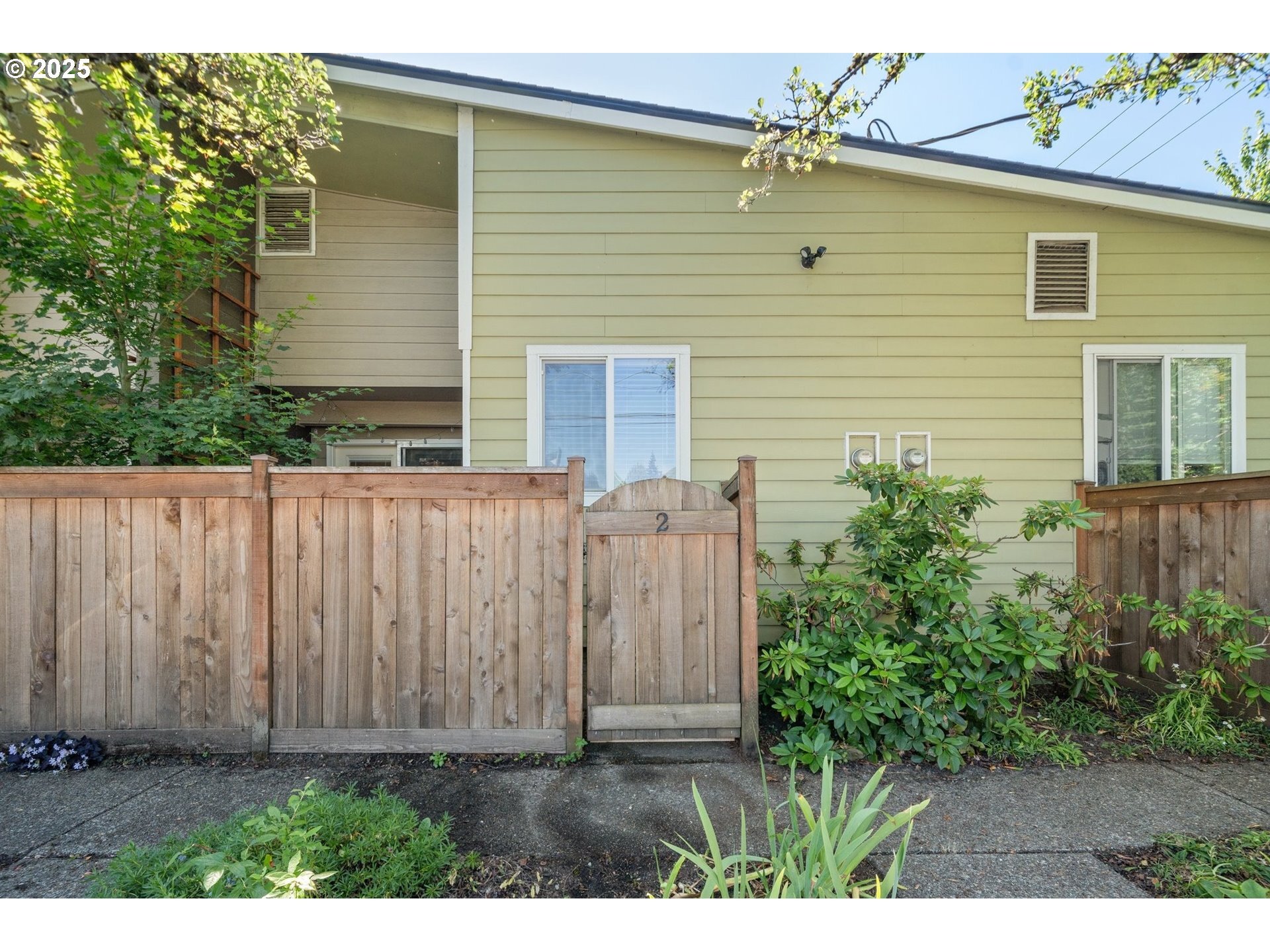 Property Photo: 7302 N New York Ave 2 OR 97203