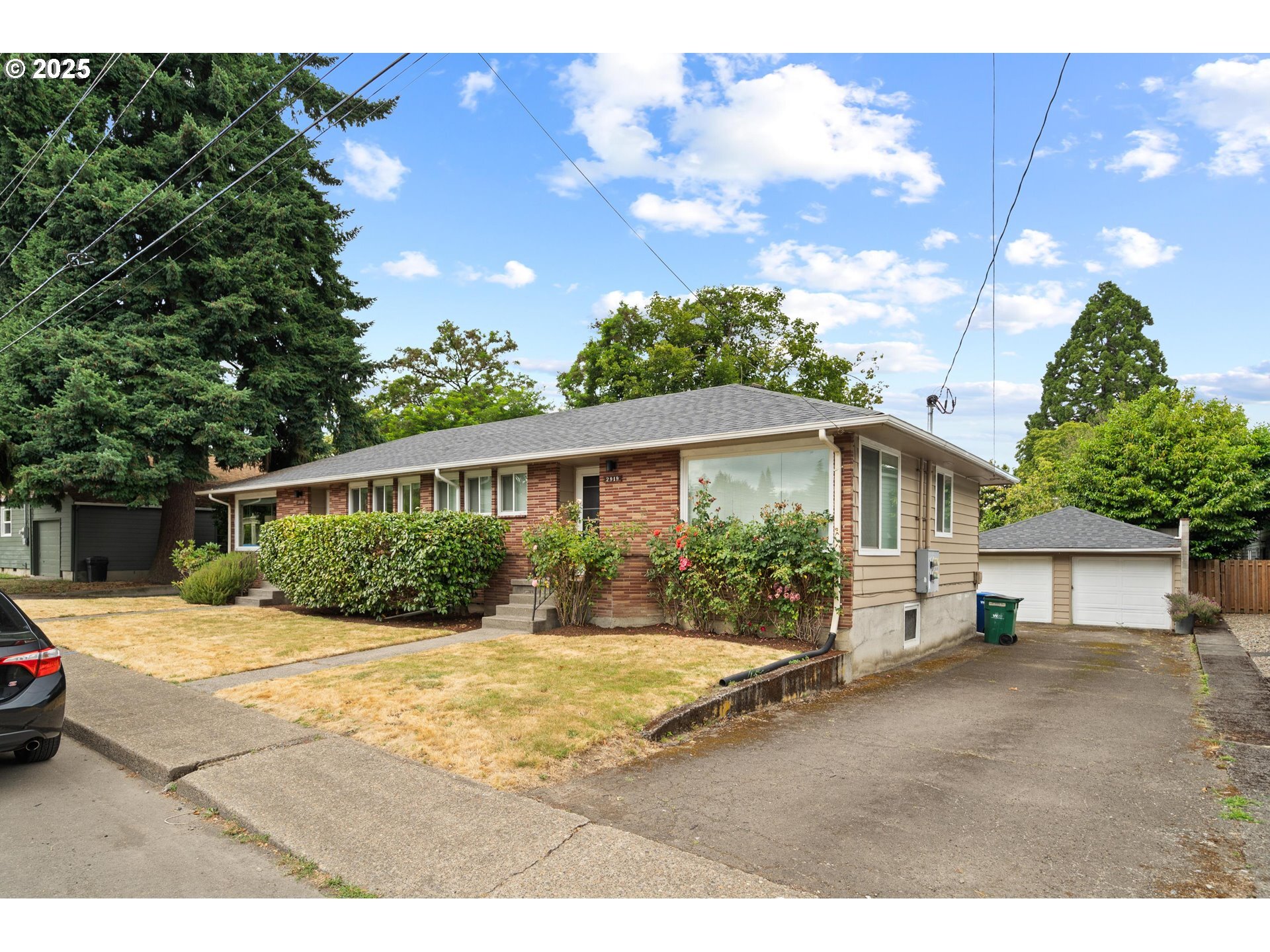 Property Photo:  2915 SE Monroe St  OR 97222 