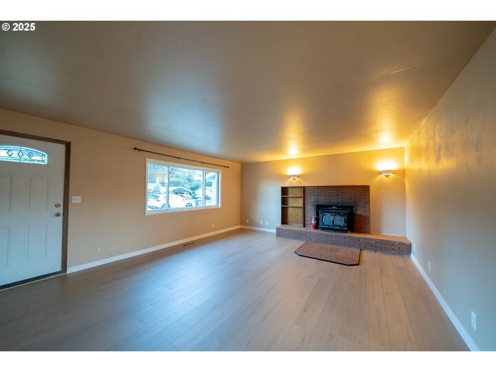 Property Photo:  345 Cedar St  OR 97358 