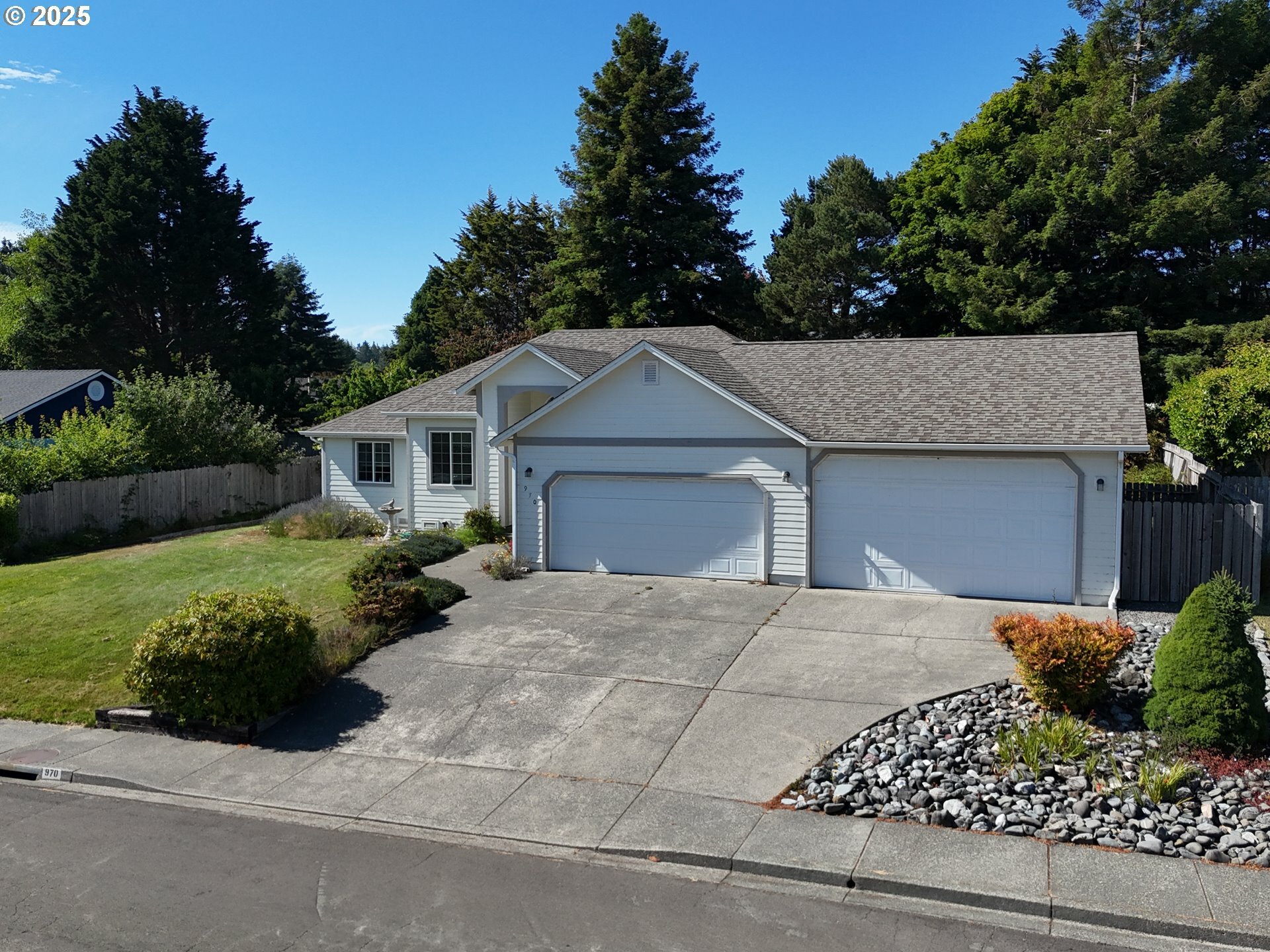 Property Photo: 970 Hassett St OR 97415