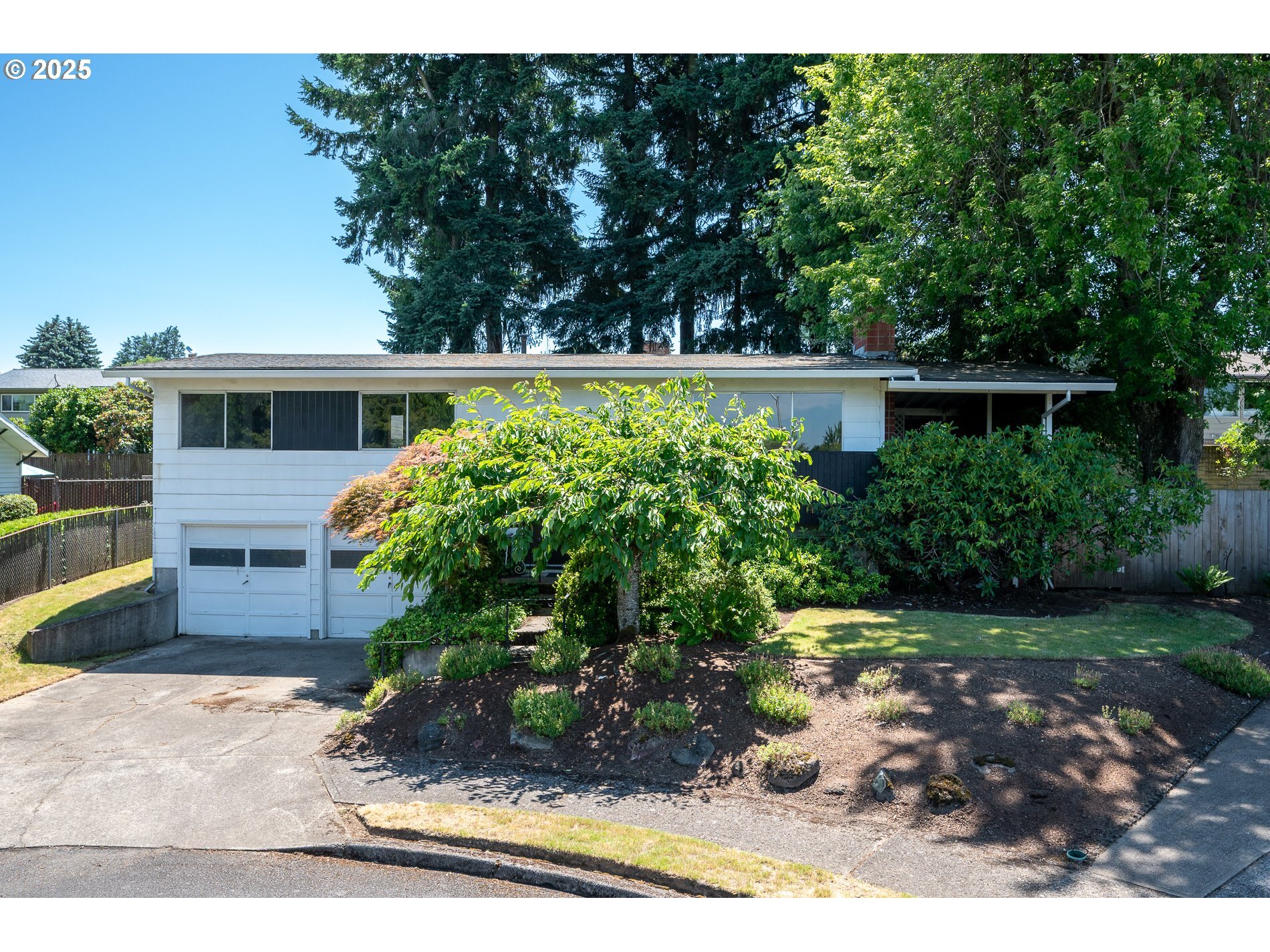 Property Photo: 13530 NE Milton St OR 97230
