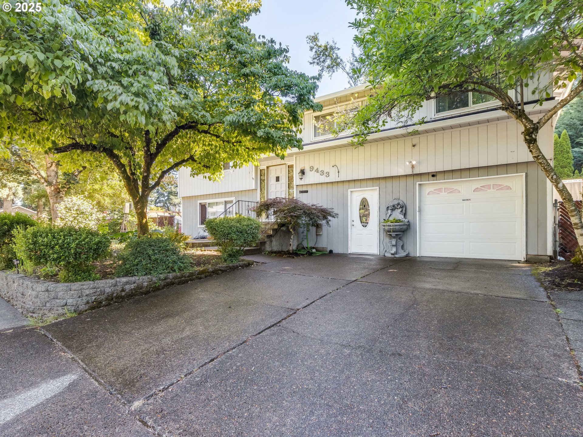 Property Photo:  9433 SW Siuslaw Ln  OR 97062 