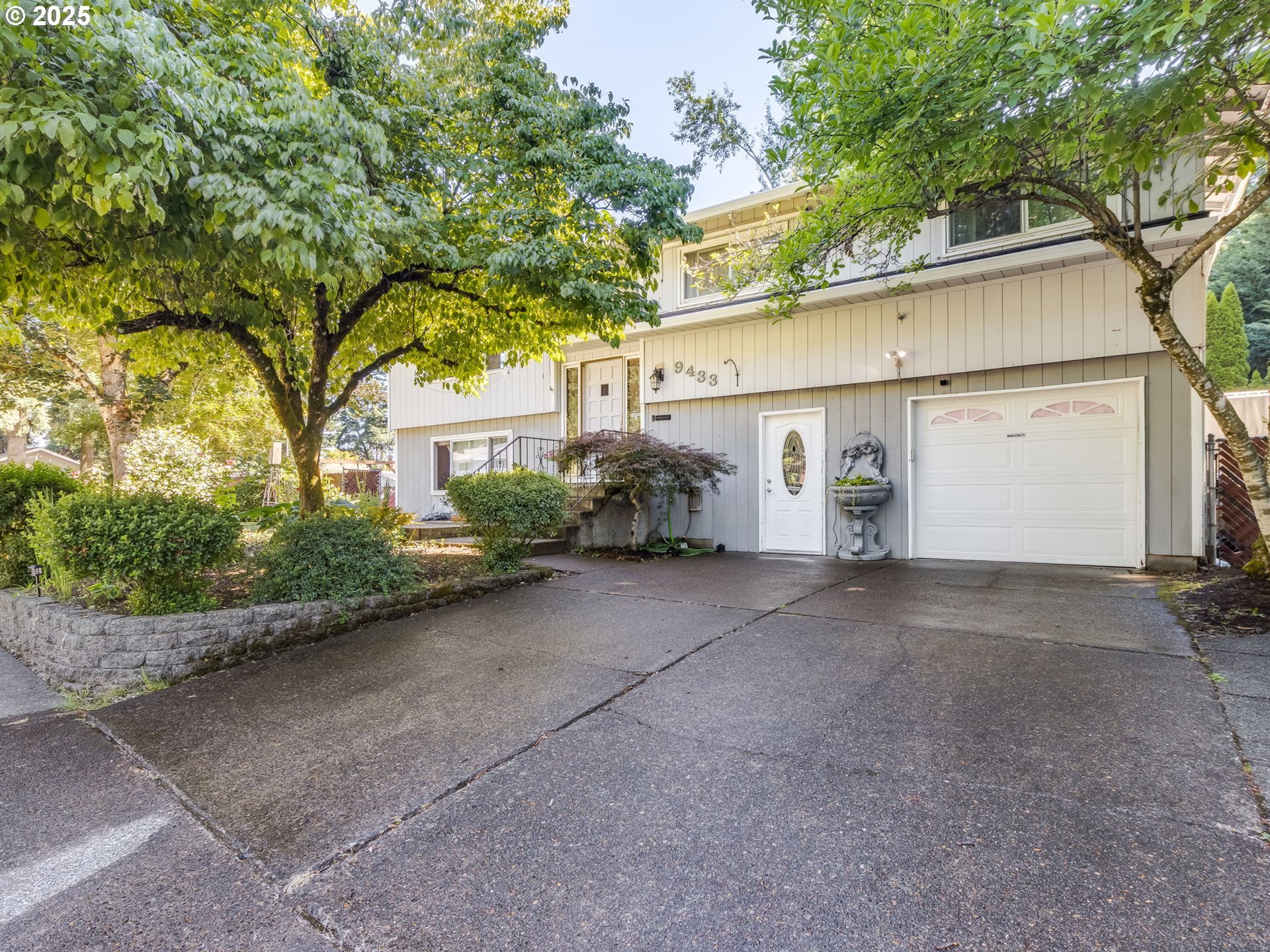 Property Photo: 9433 SW Siuslaw Ln OR 97062