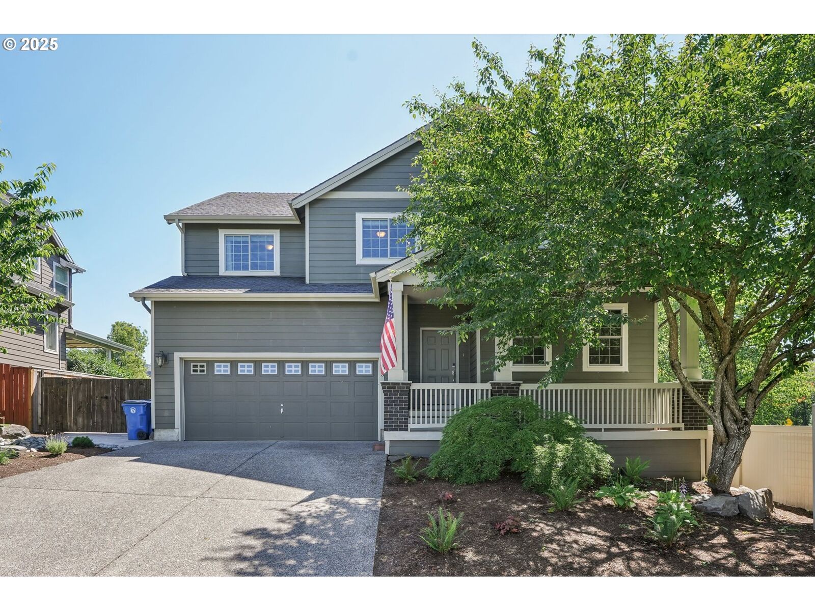 Property Photo:  813 NW Klickitat St  WA 98607 