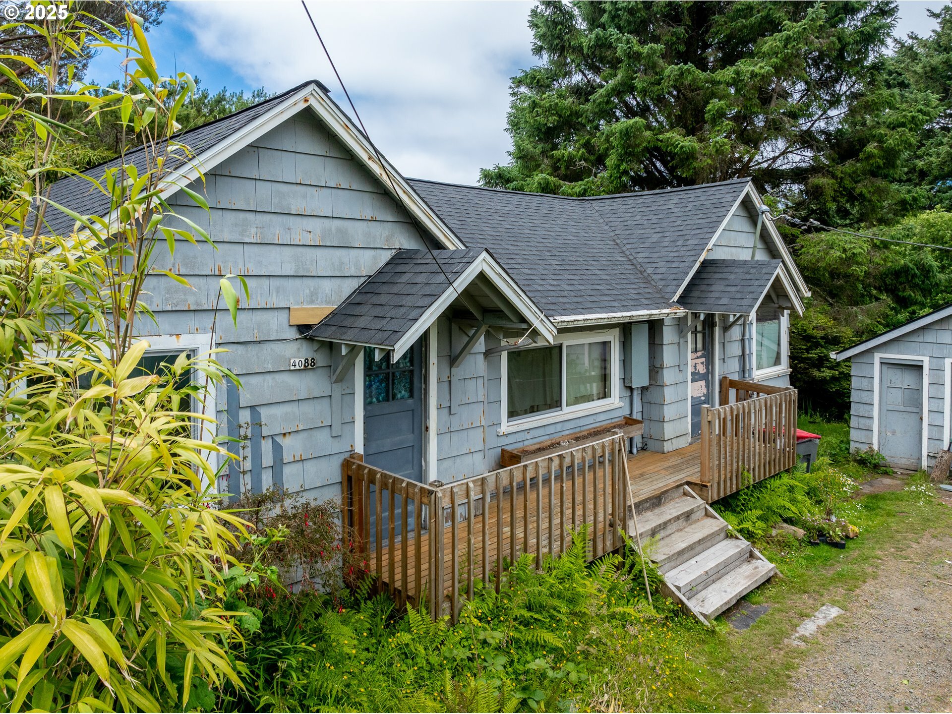 Property Photo: 4088 S Hemlock St OR 97110