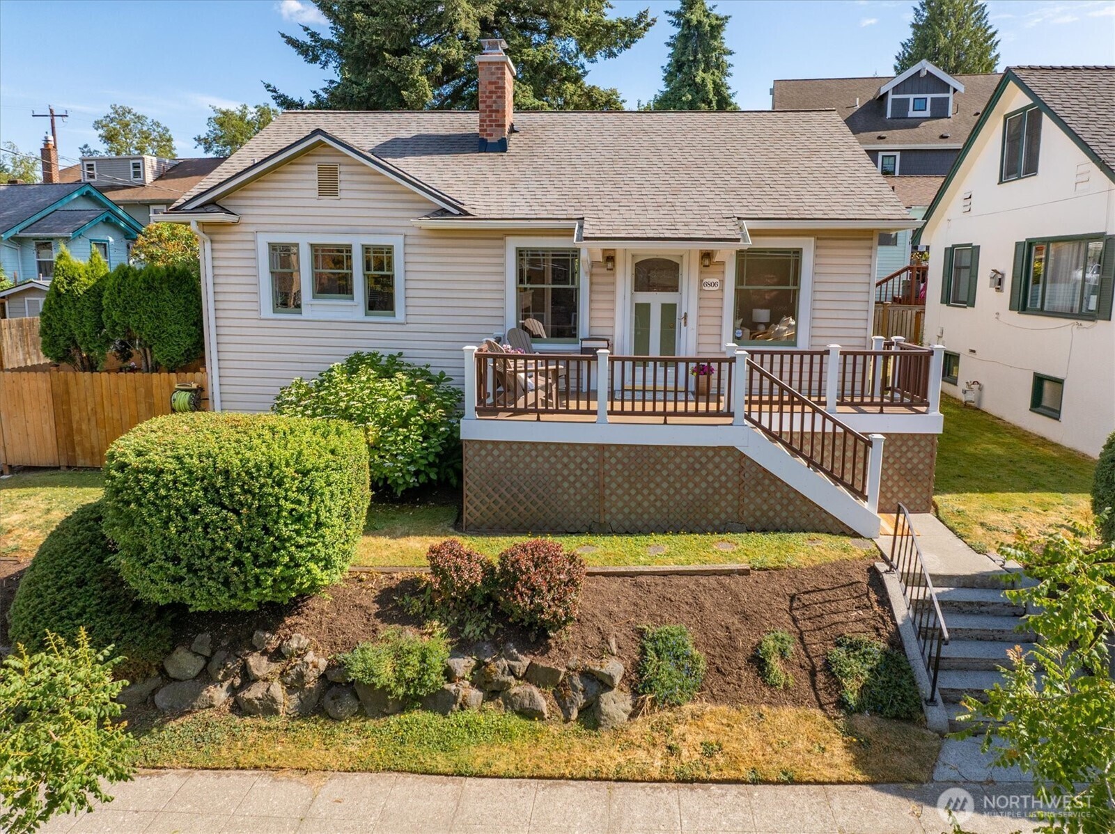Property Photo: 6806 Woodlawn Avenue NE WA 98115