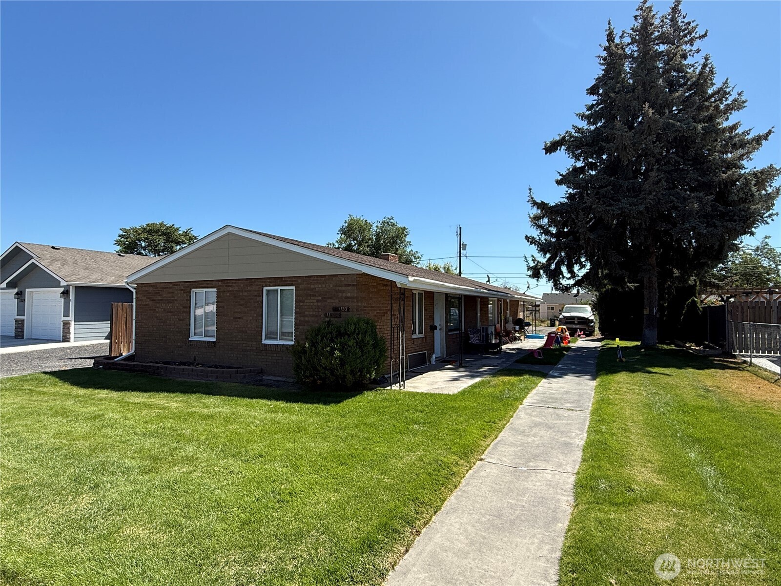 1131 1133 W Ivy Avenue  Moses Lake WA 98837 photo