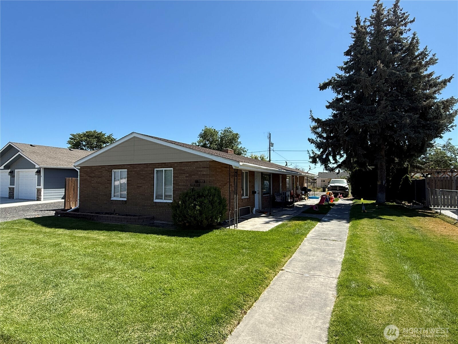 Property Photo: 1131 1133 W Ivy Avenue WA 98837