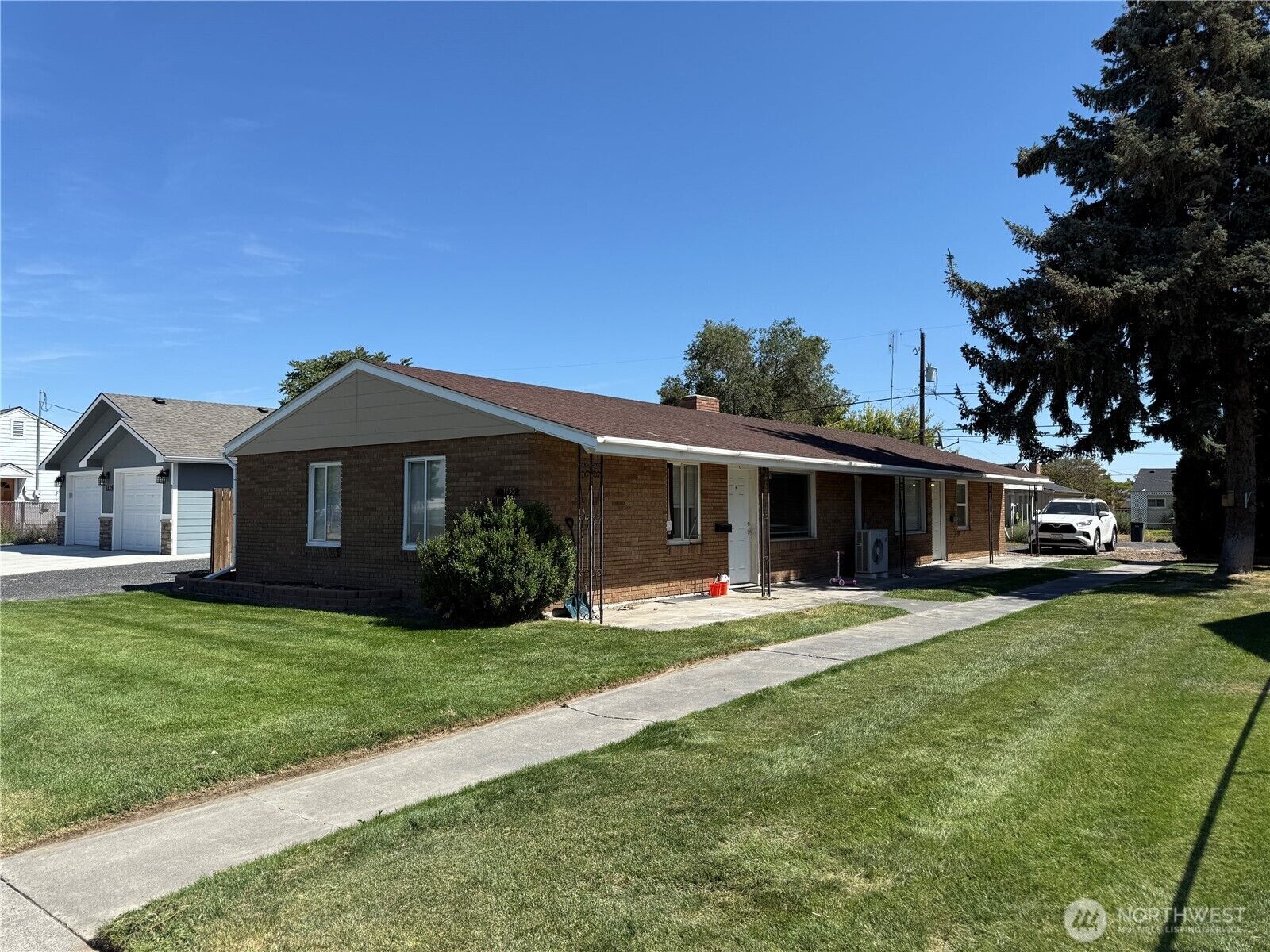 Property Photo:  1131 1133 W Ivy Avenue  WA 98837 