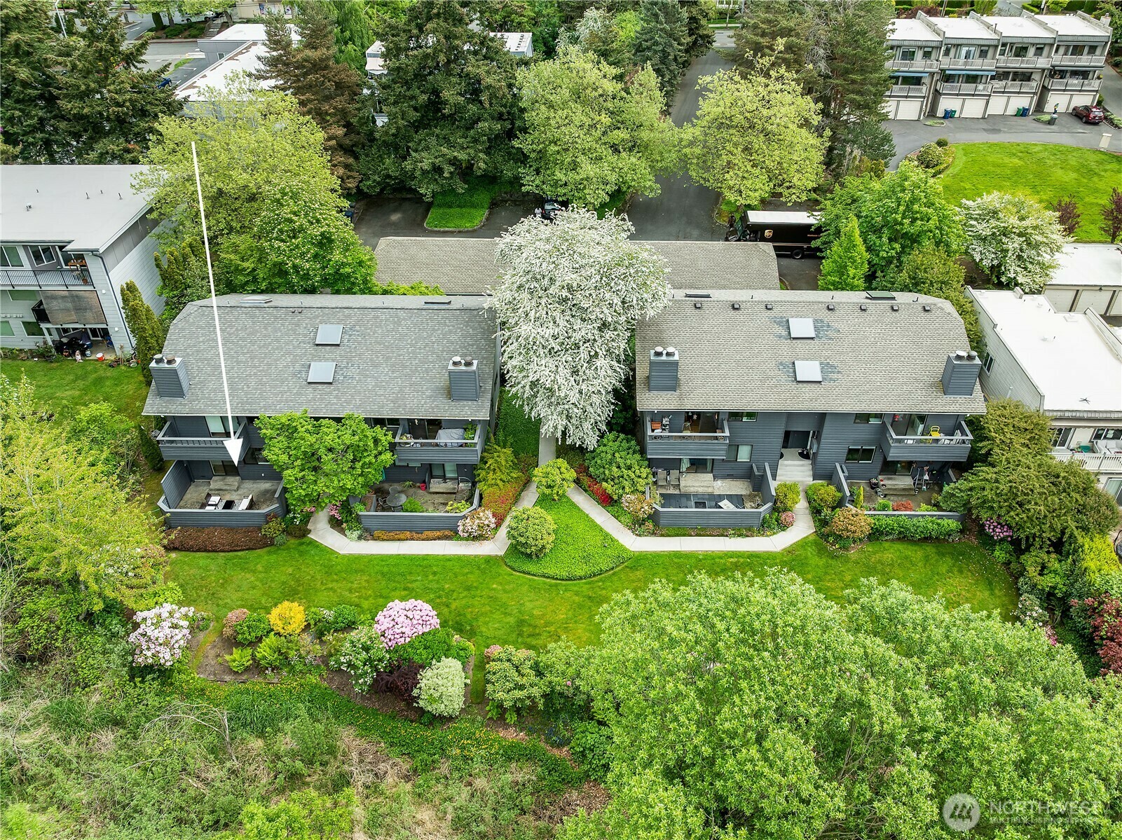 Property Photo: 6533 106th Avenue NE D WA 98033