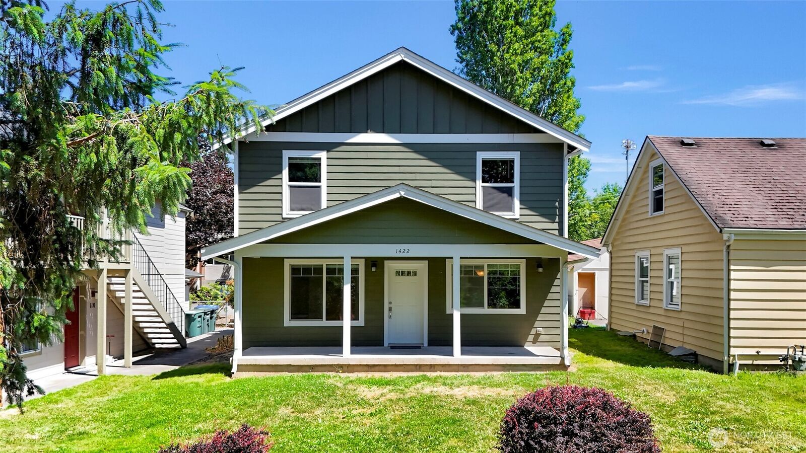 Property Photo: 1422 Lincoln Street WA 98229