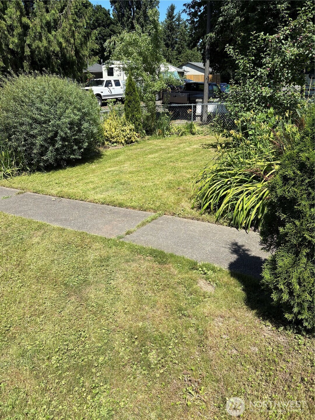Property Photo: 114 Alder Lane N WA 98047