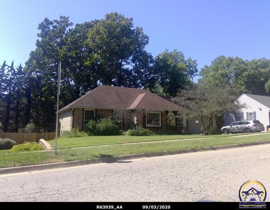 Property Photo:  3237 SW Macvicar Ave  KS 66611 