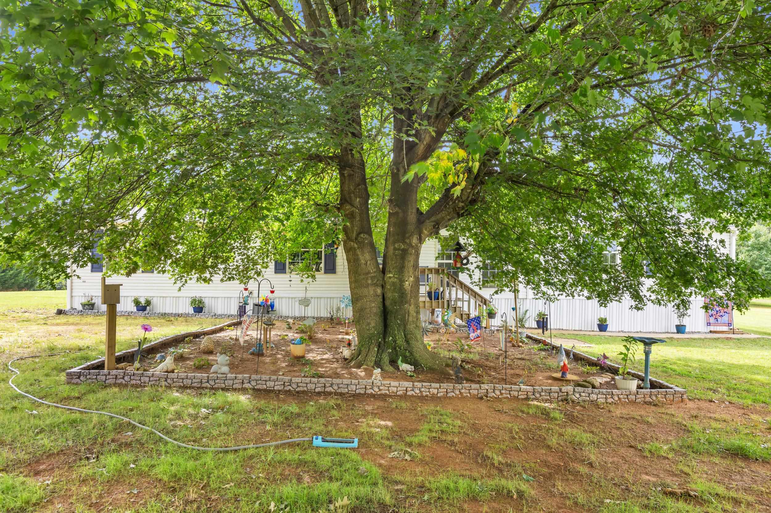Property Photo: 27 Dobbins Ridge Drive SC 29627