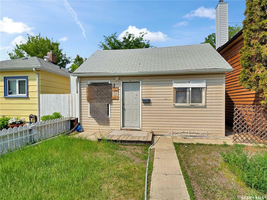 205 J Avenue S  Saskatoon SK S7M 2A2 photo