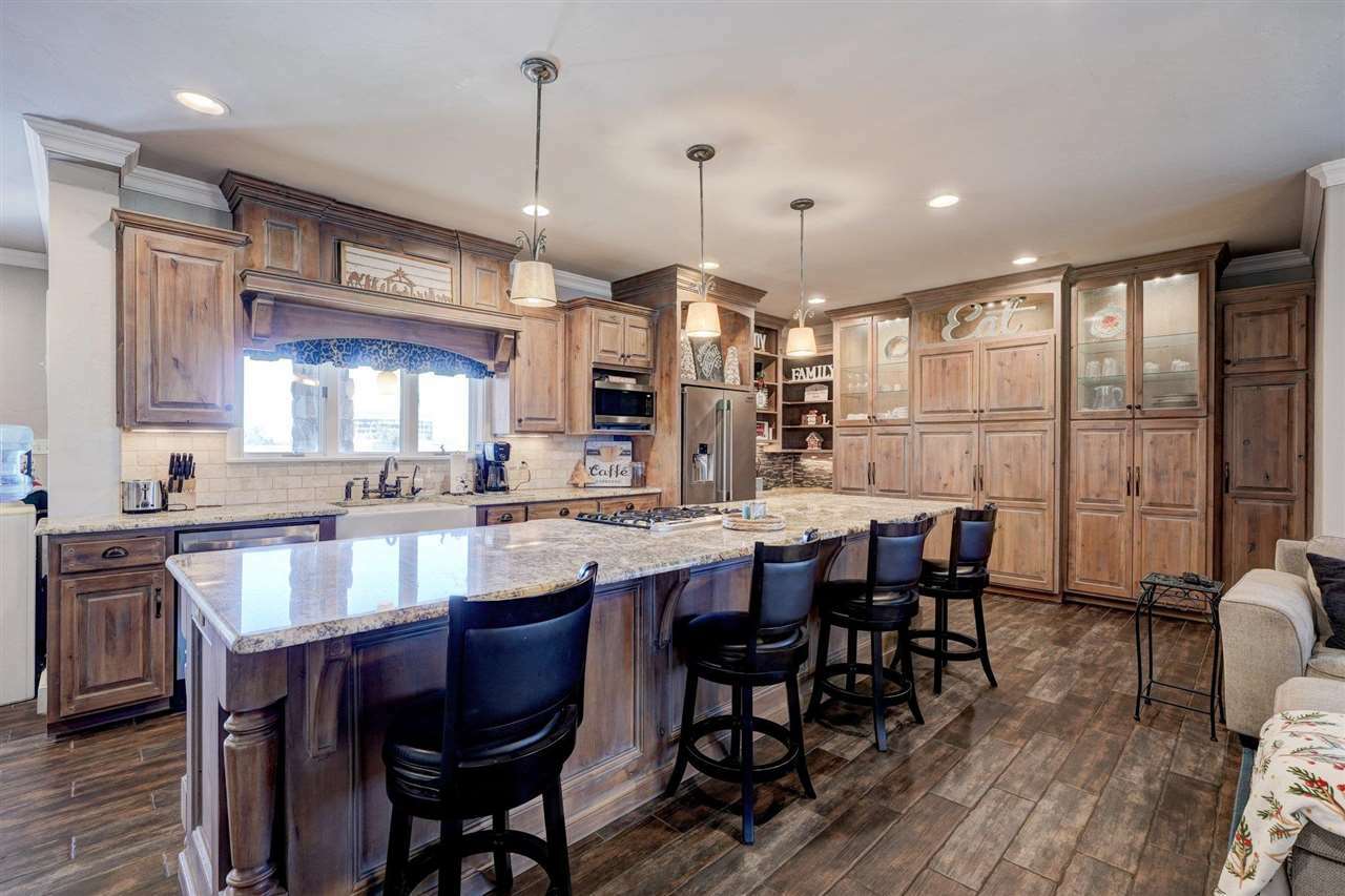 Property Photo: 1917 E Eseco Road OK 74023