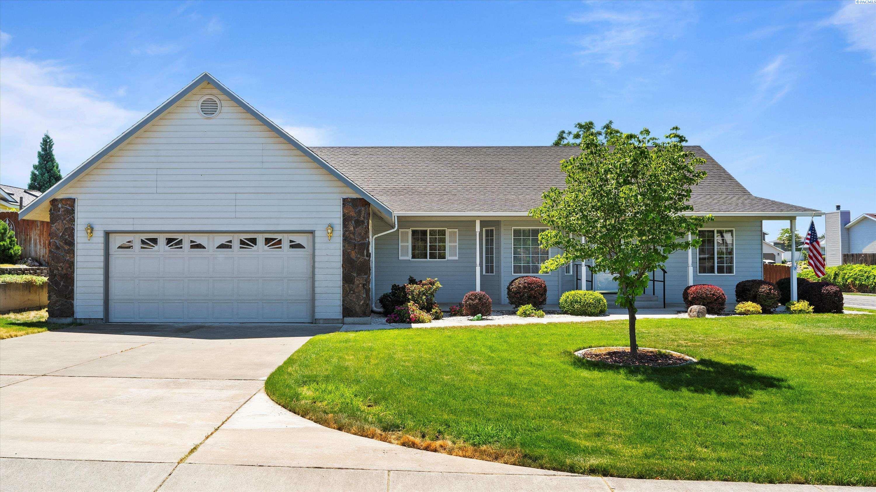 Property Photo: 4318 Desert Place WA 99301