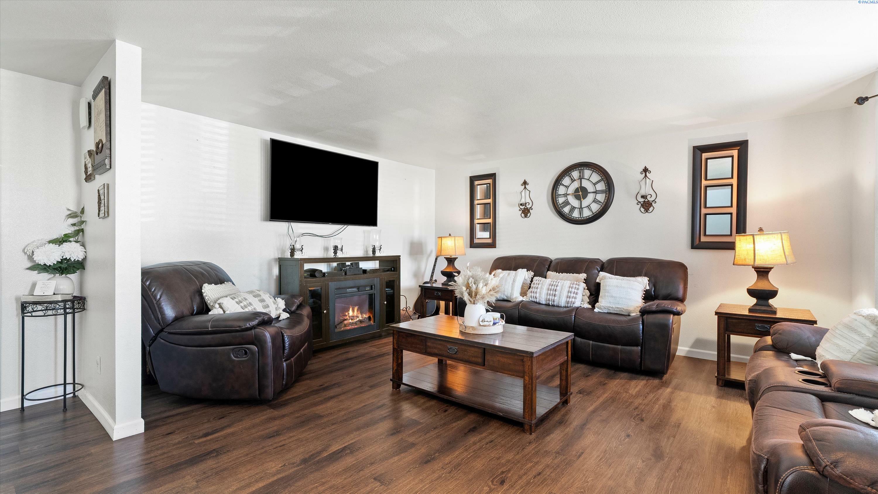 Property Photo: 1614 S 15th St WA 98944