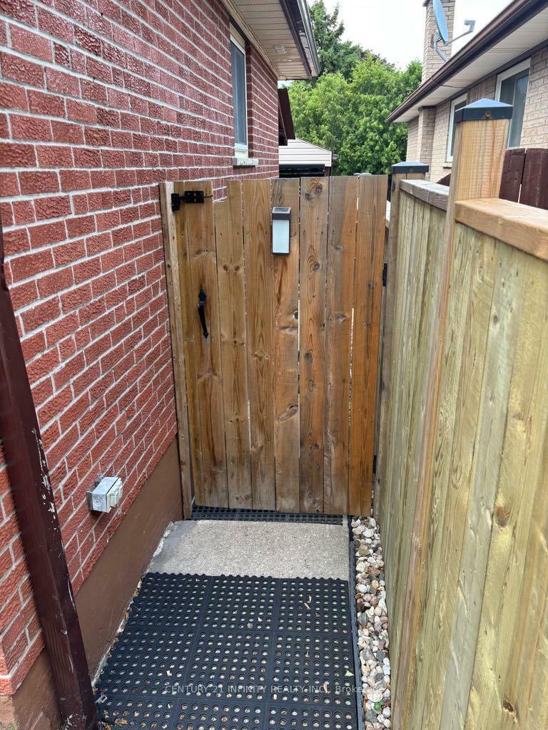 Property Photo: 375 Fairlawn Street ON L1J 4R2