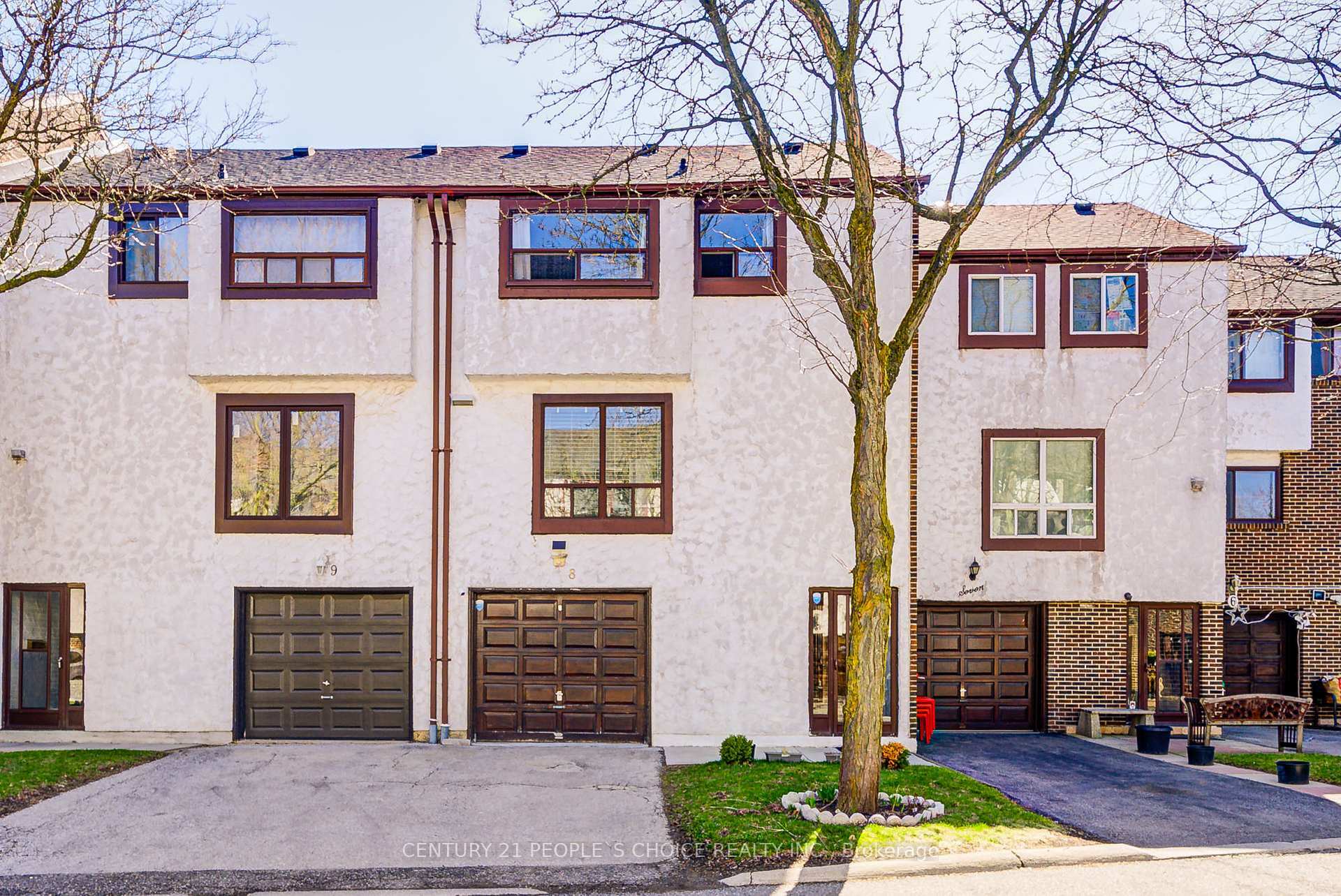 Property Photo: 4020 Brandon Gate Drive 8 ON L4T 3W8
