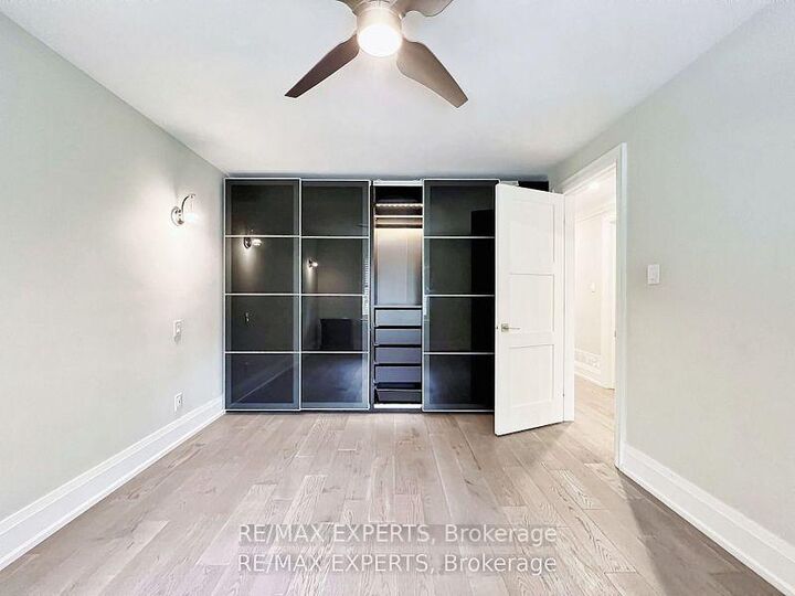 Photo de la propriété: 7 Montvale Drive ON M1M 3E5
