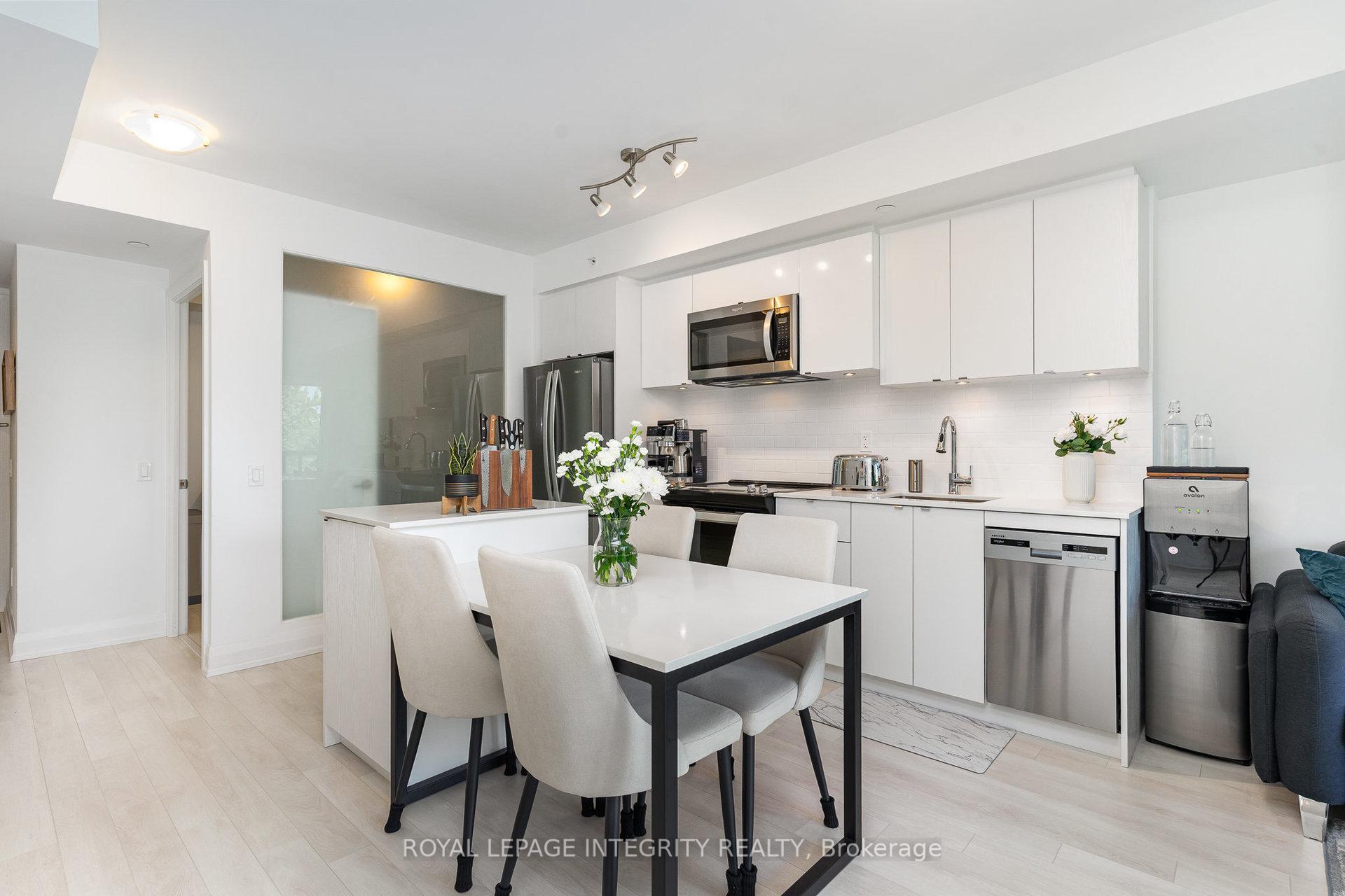 Property Photo: 1461 Lawrence Avenue W 407 ON M6L 0A6