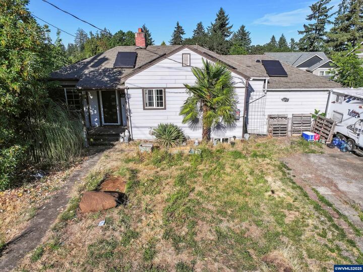 Property Photo: 1082 Cascade Dr NW OR 97304