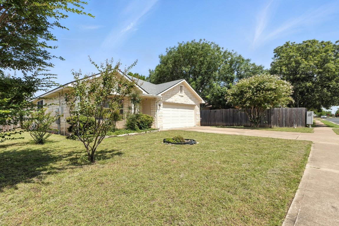 Property Photo: 107 Chandler View Trail TX 78665