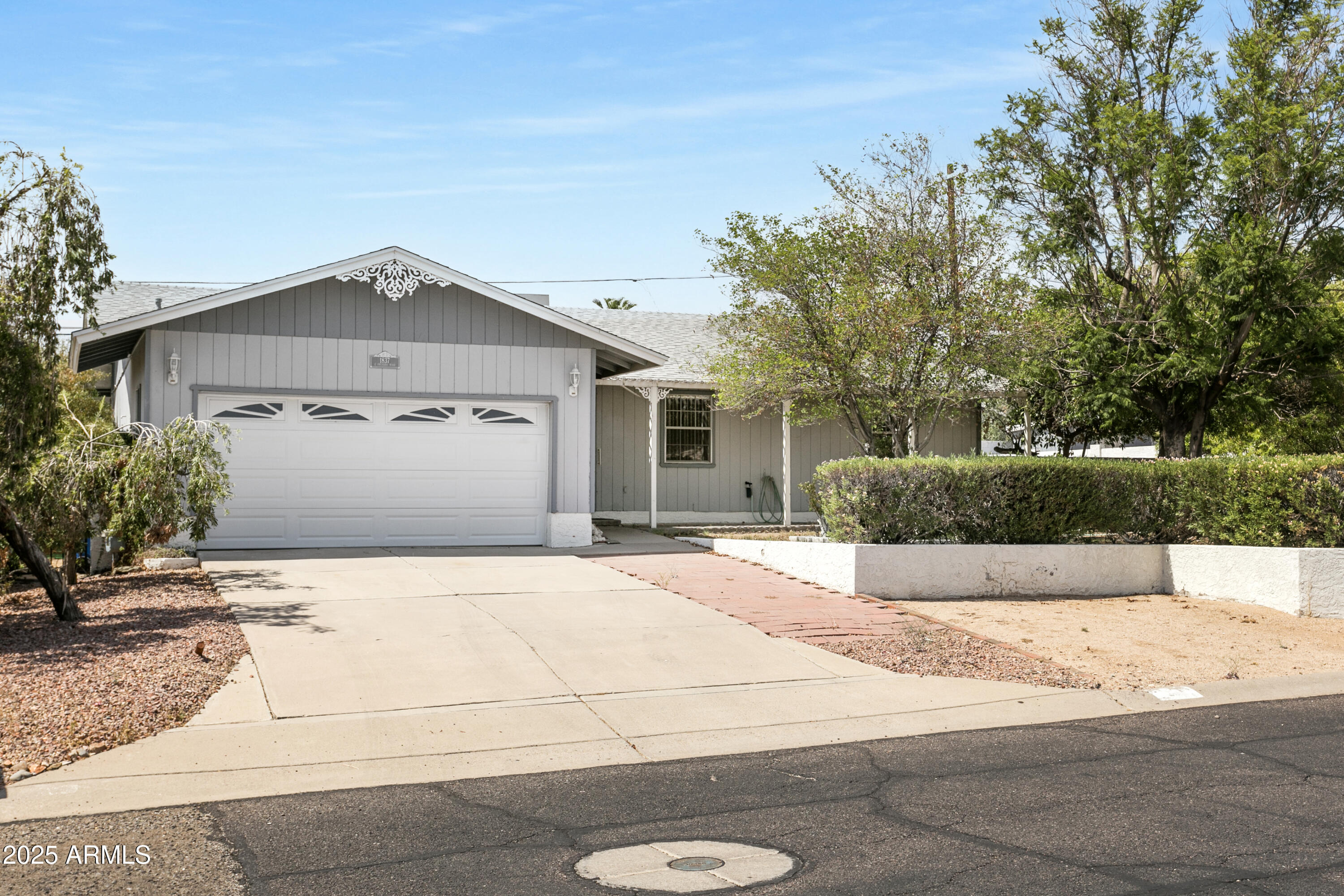 Property Photo:  1837 E Presidio Road  AZ 85022 