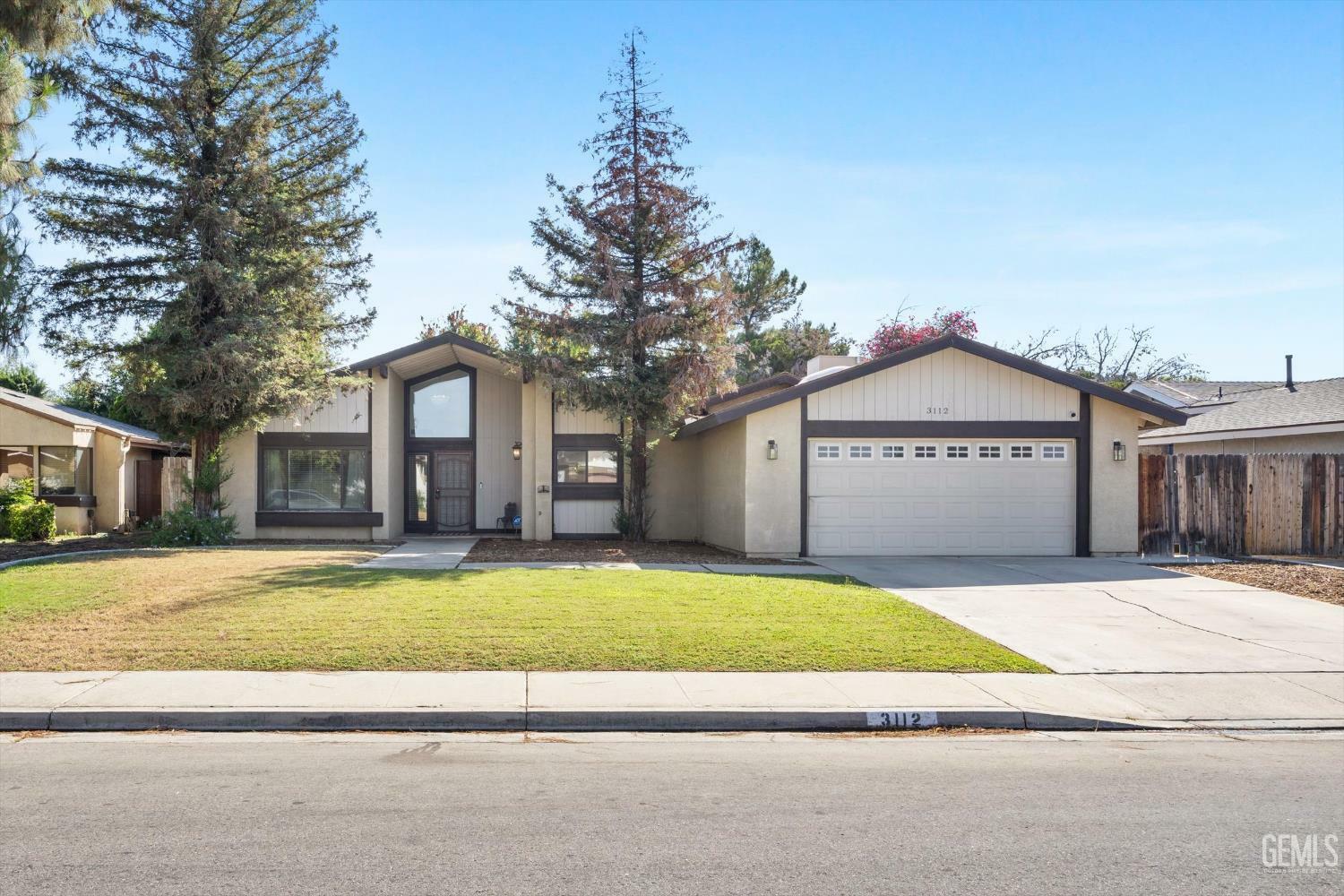 Property Photo: 3112 Harrogate Lane CA 93309