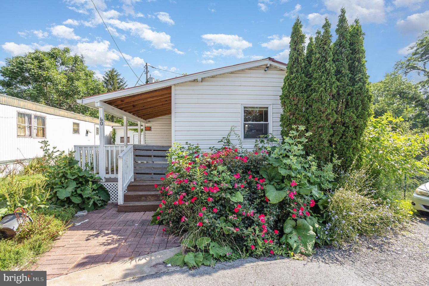 Property Photo: 40 Meadowbrook Court PA 17070