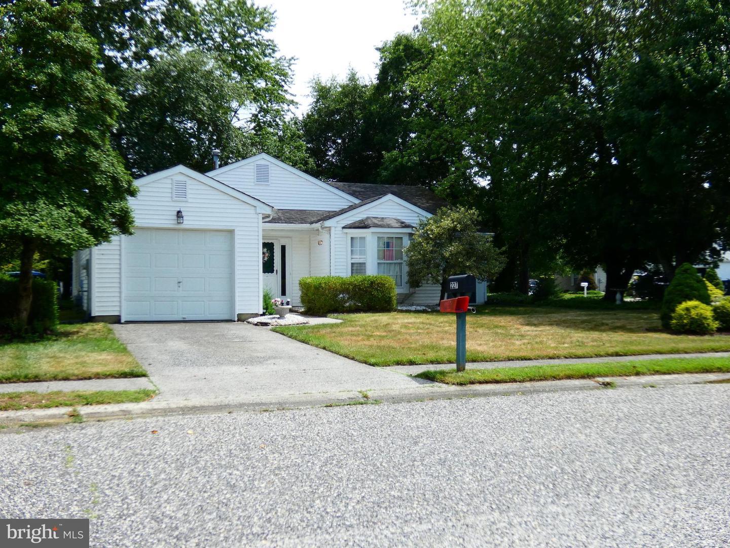 Property Photo:  227 Lantern Place  NJ 08087 